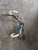 Cow hip lifting hoist