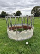 1No cattle ring feeder