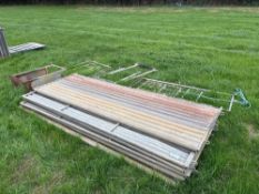 6No sheep race panels with guillotine gate and 2No shedding gates