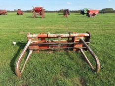 Browns universal bale grab on Sanderson brackets