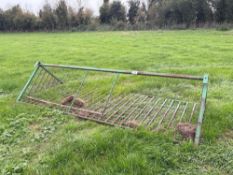 1No metal hay rack