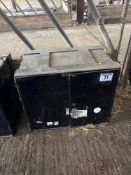 1No lockable cabinet