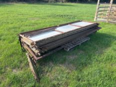 5No Sheep race panels