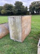 1No riveted water trough