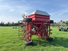 2007 Kverneland Accord T-S 4m tine drill with wheel eradicators. Model: D. Machine ID: 52940.N.B con