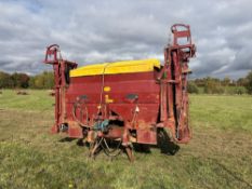 Kuhn Aero 2212 boom fertiliser spreader, 12m spreading width