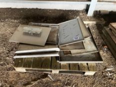 Quantity aluminium trays