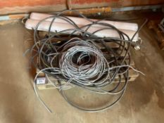 Quantity electric cable and lights