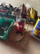 Manual gear oil dispenser