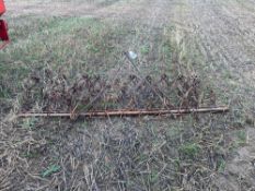 Chain harrows with stretcher