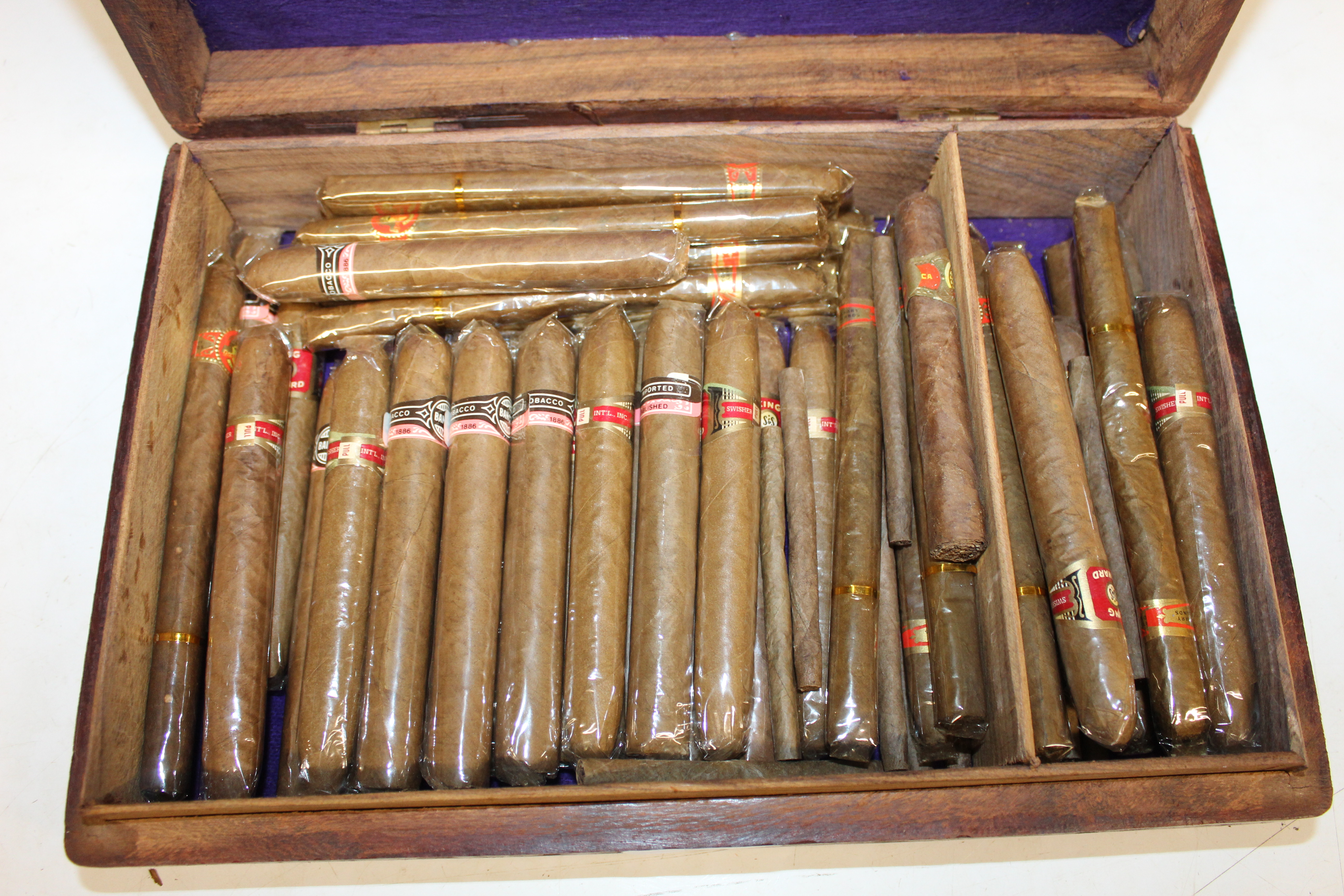 A carved hardwood box and contents of various ciga - Image 6 of 7