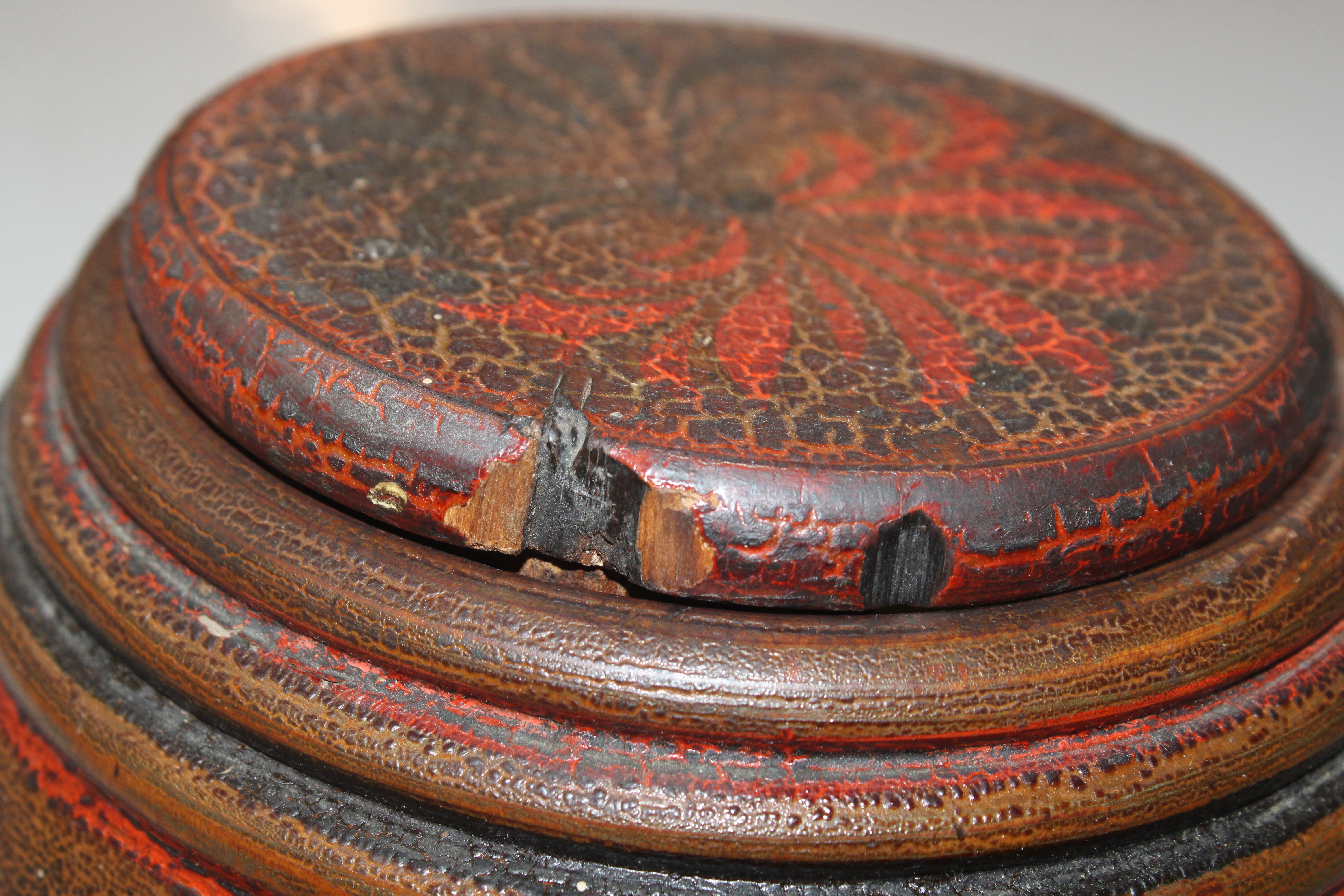 A turned wooden jar and cover - Image 17 of 17