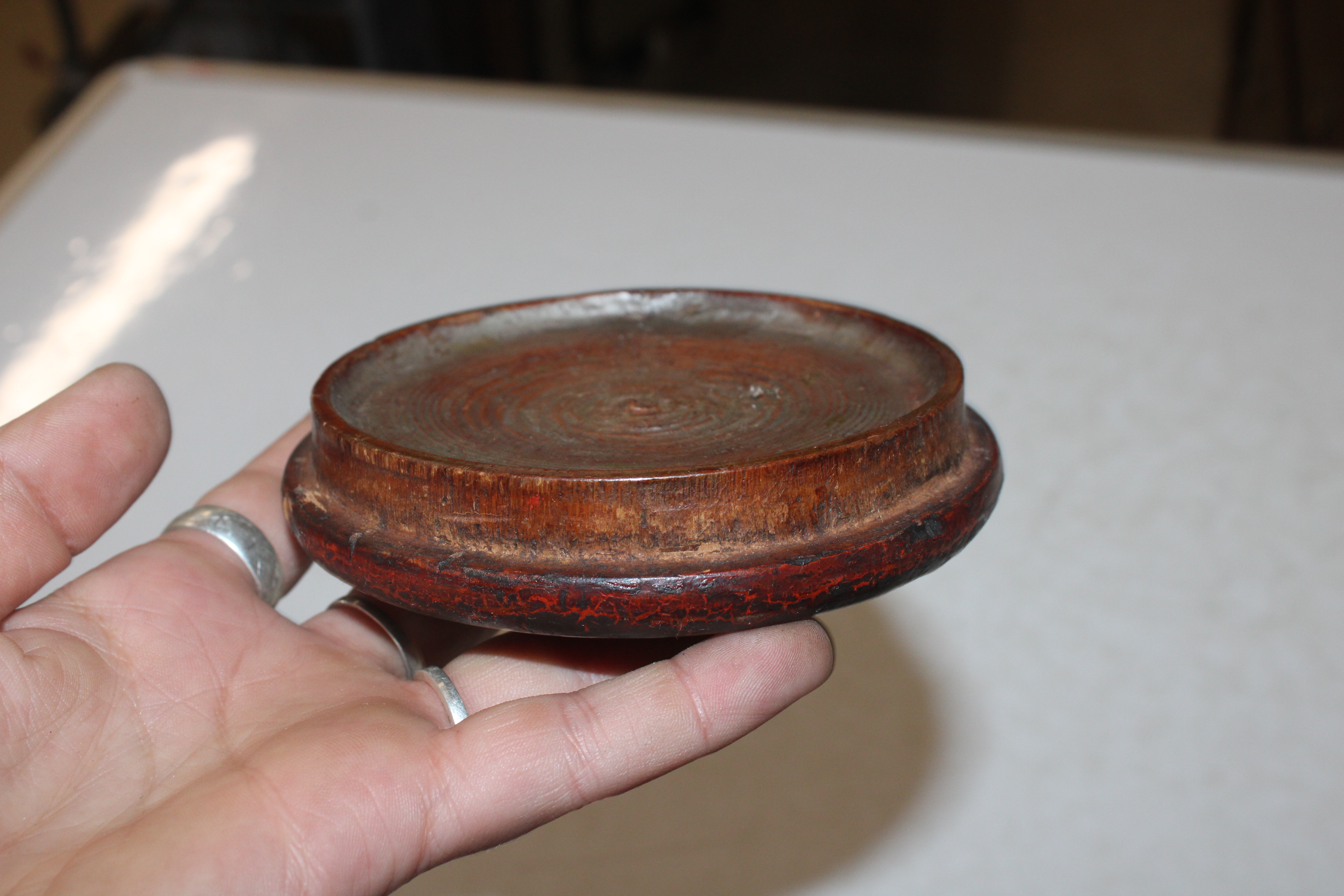 A turned wooden jar and cover - Image 5 of 17