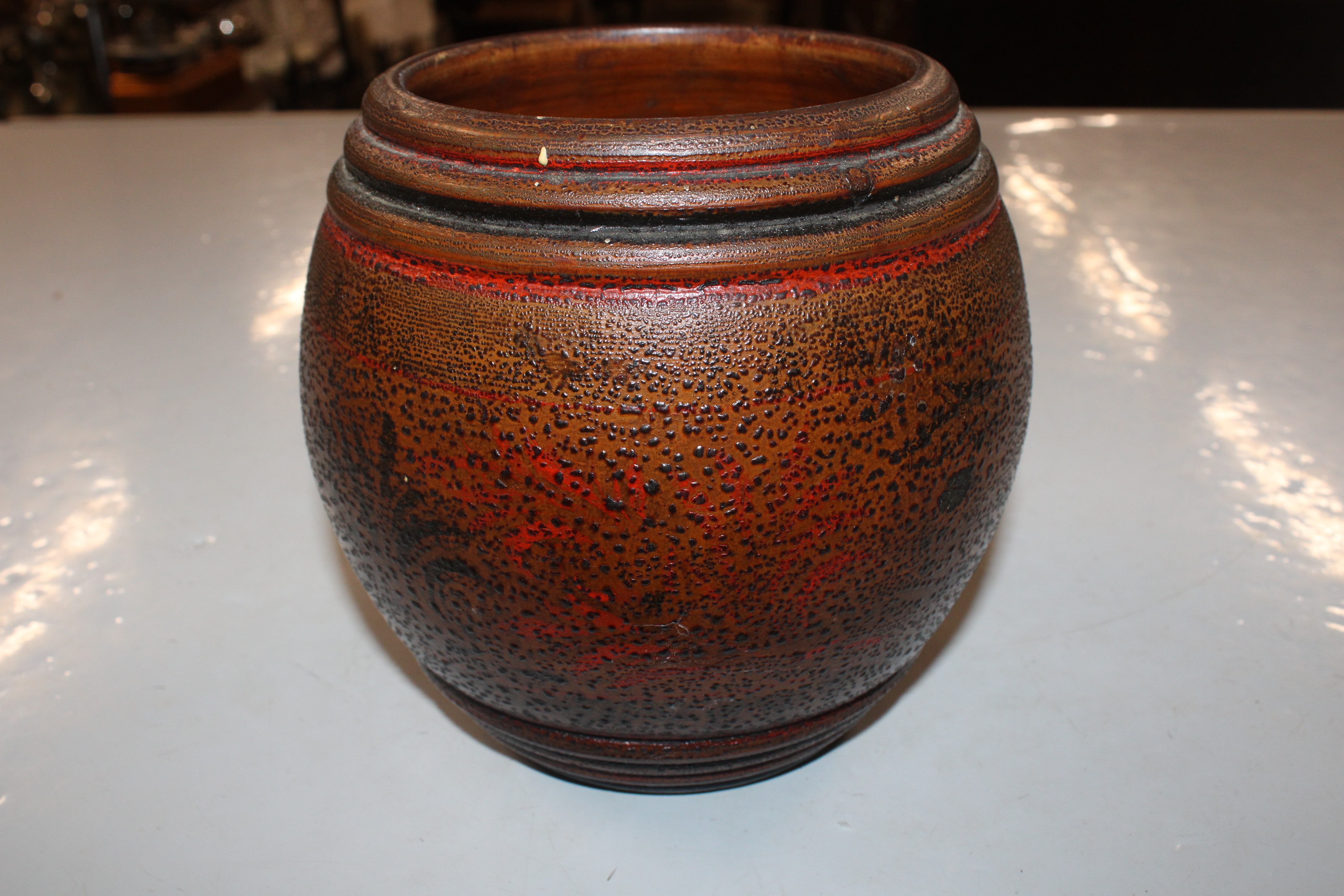 A turned wooden jar and cover - Image 10 of 17