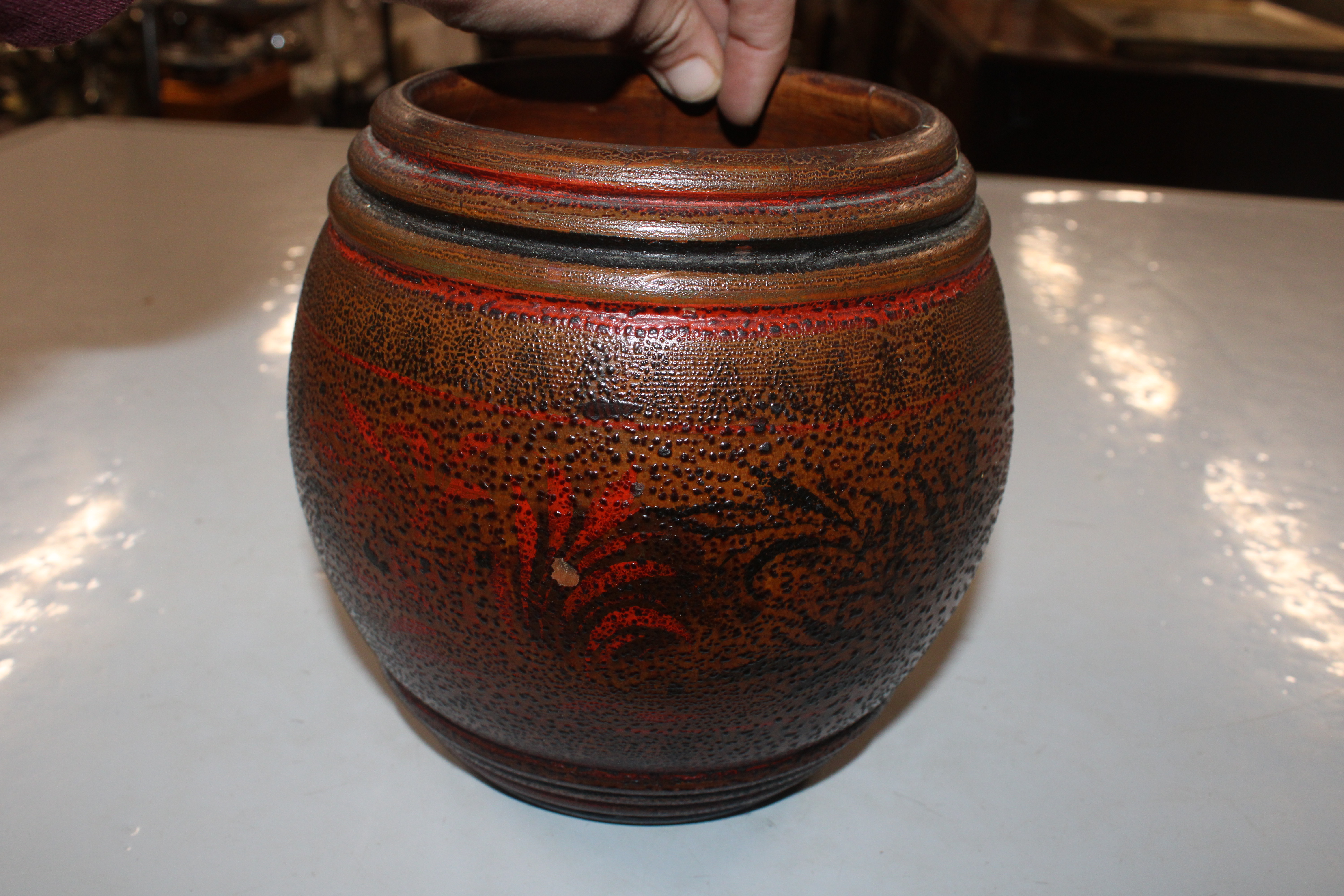 A turned wooden jar and cover - Image 9 of 17