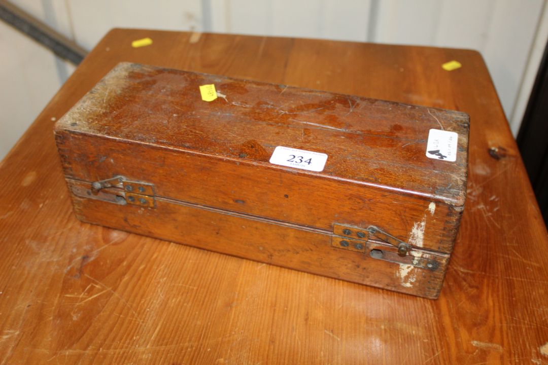 A wooden box and contents of silver plated flatwar - Image 1 of 3