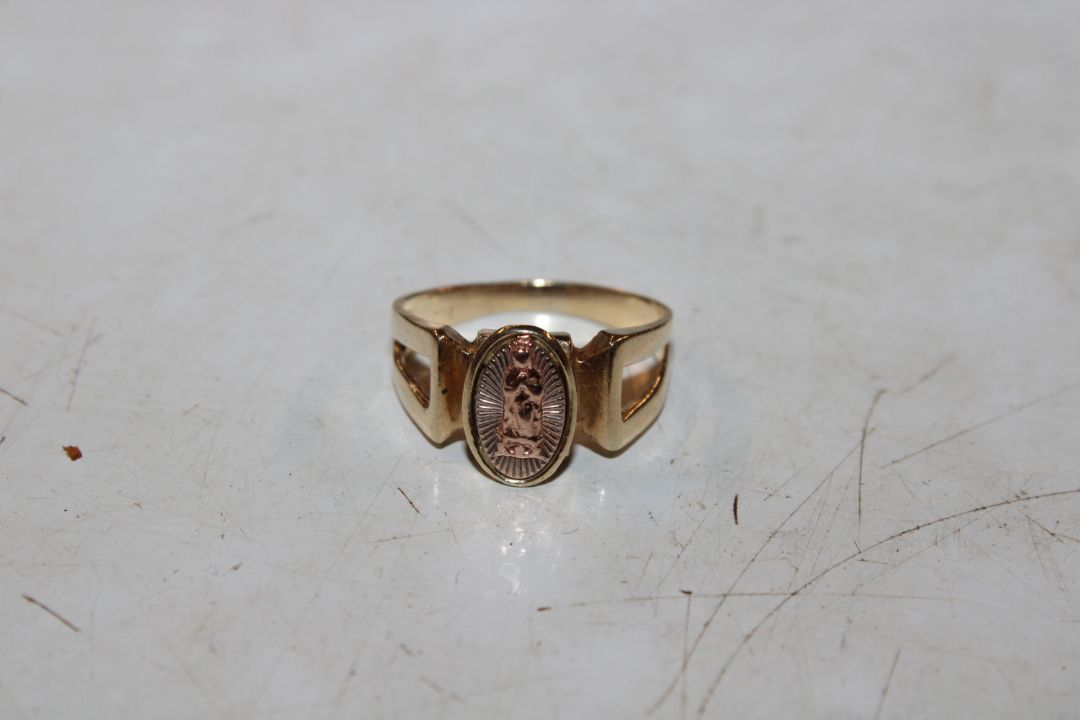 A yellow metal (marked 14K) ring with rose gold me - Image 2 of 4