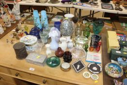 A quantity of various glass and china to include a