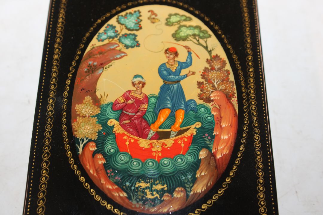 Kromov, Khouvi Russian lacquered box entitled "Fis - Image 4 of 12