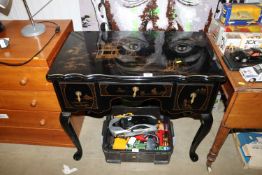 A reproduction Chinoiserie decorated dressing tabl
