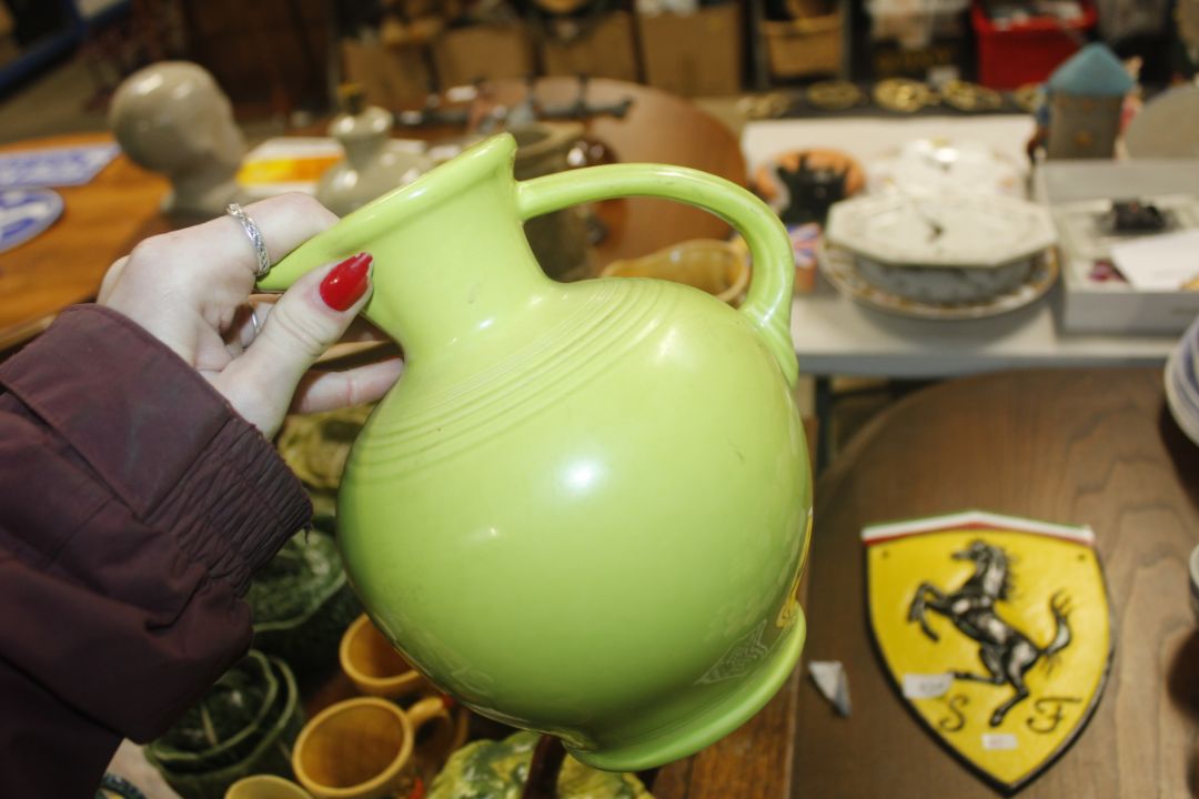 A collection of various pottery to include Cabbage Leaf dishes and bowls, a 'Fiesta USA' jug and a - Image 2 of 7