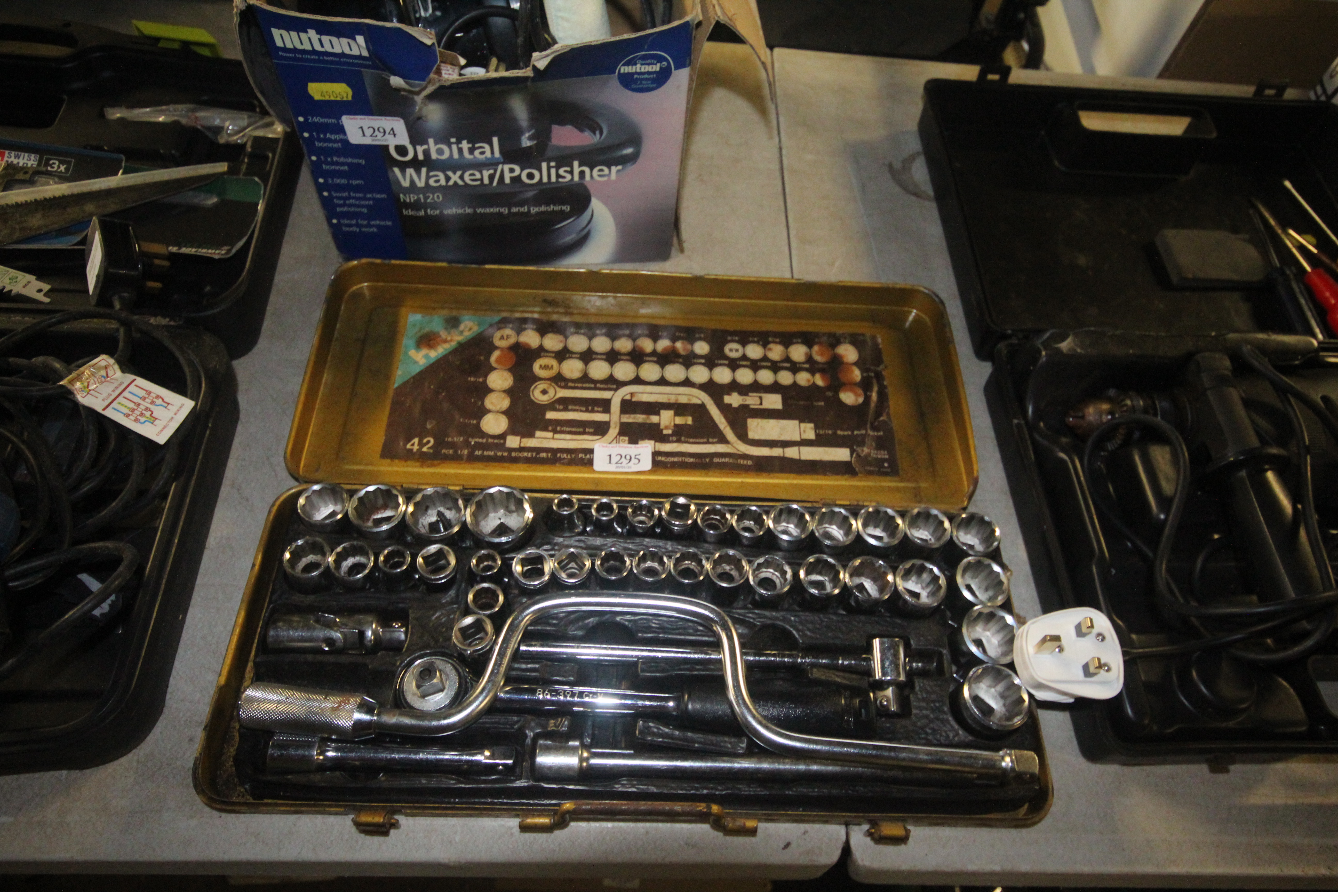 A cased socket set name to Hilka