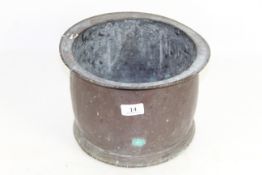 A small copper pot / planter with decorative lip