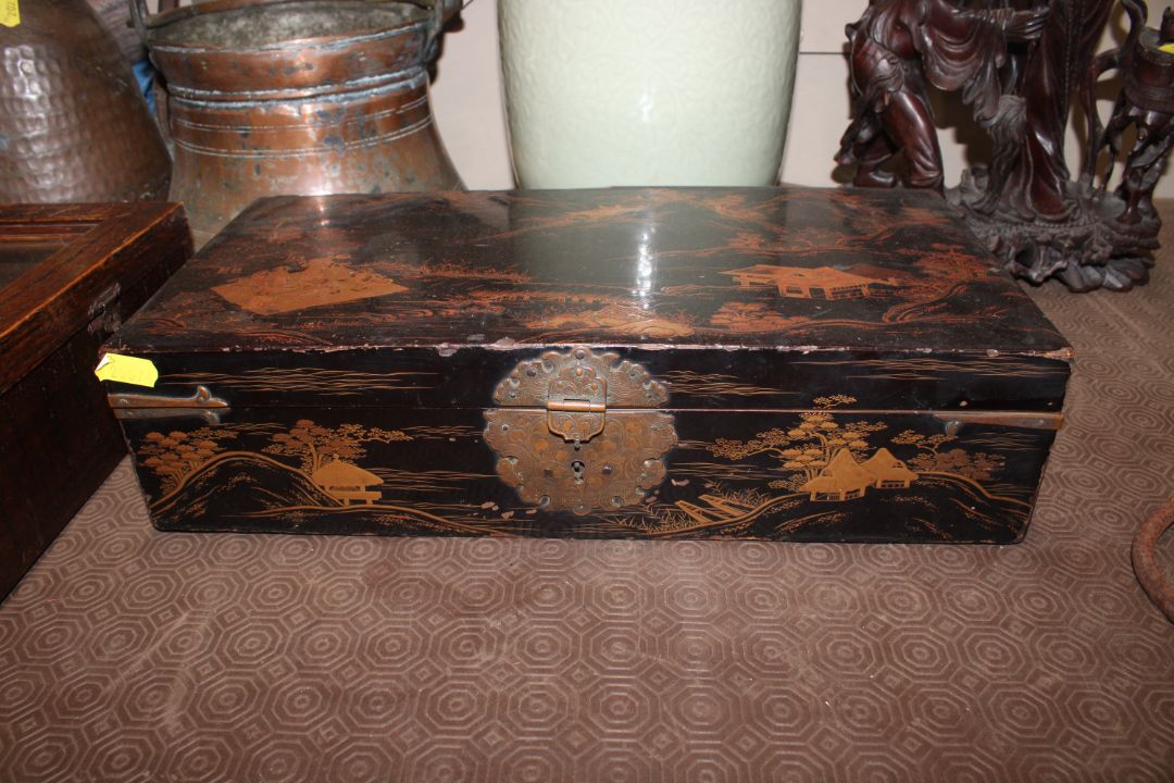 Two oriental lacquered and gilt decorated boxes - Image 10 of 14