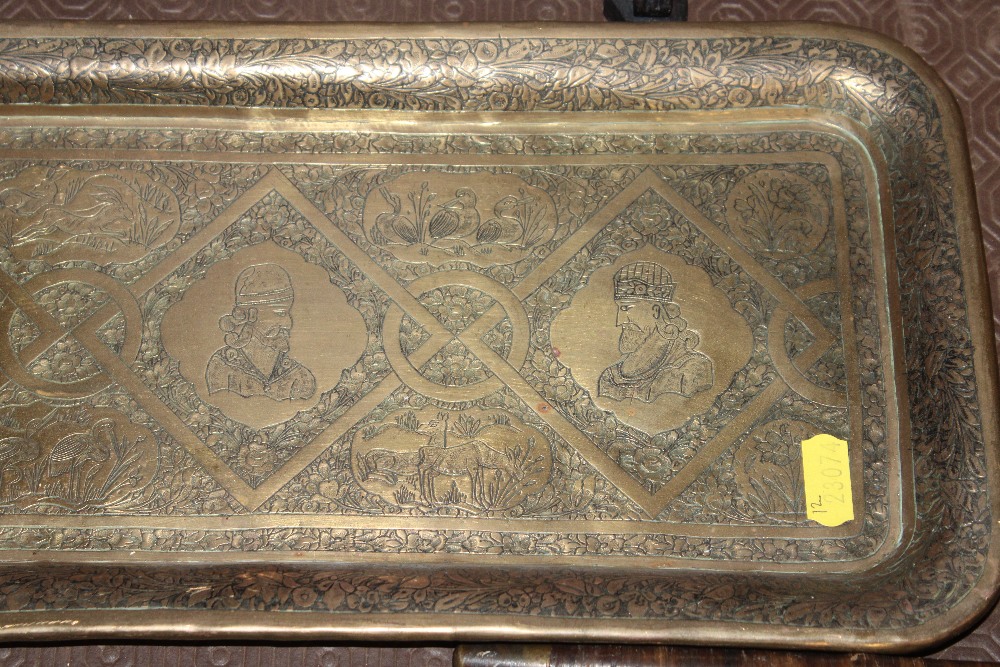 An Islamic brass engraved tray - Image 4 of 5