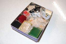 A large quantity of ex-jewellers stock; gold tone