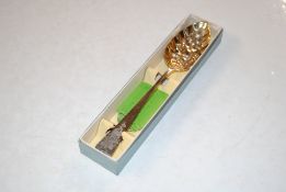 A silver berry spoon, approx. 64.5gm