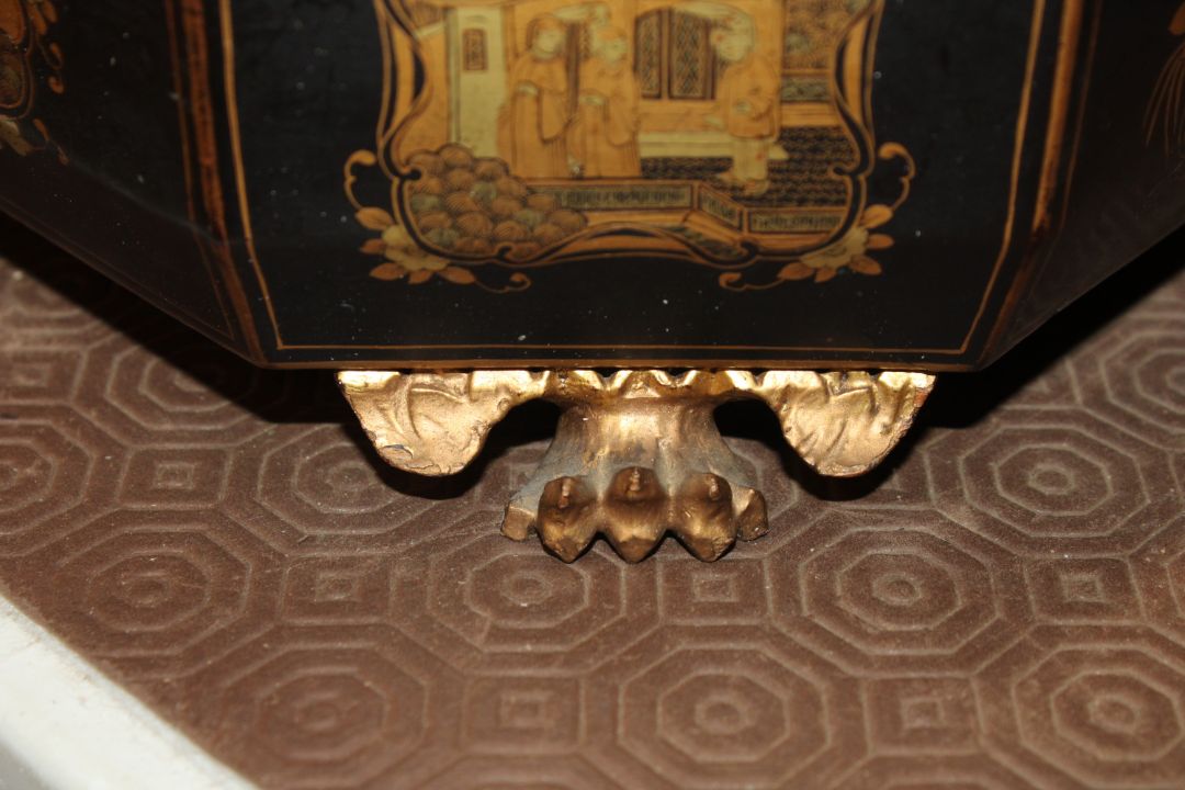 Two oriental lacquered and gilt decorated boxes - Image 7 of 14