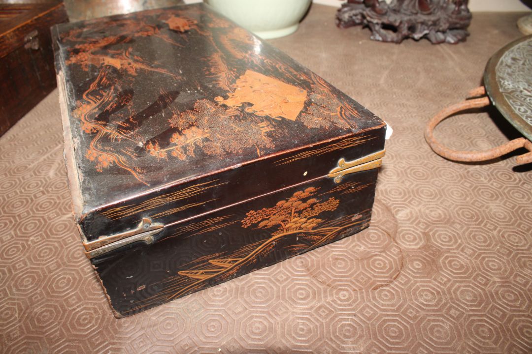 Two oriental lacquered and gilt decorated boxes - Image 13 of 14