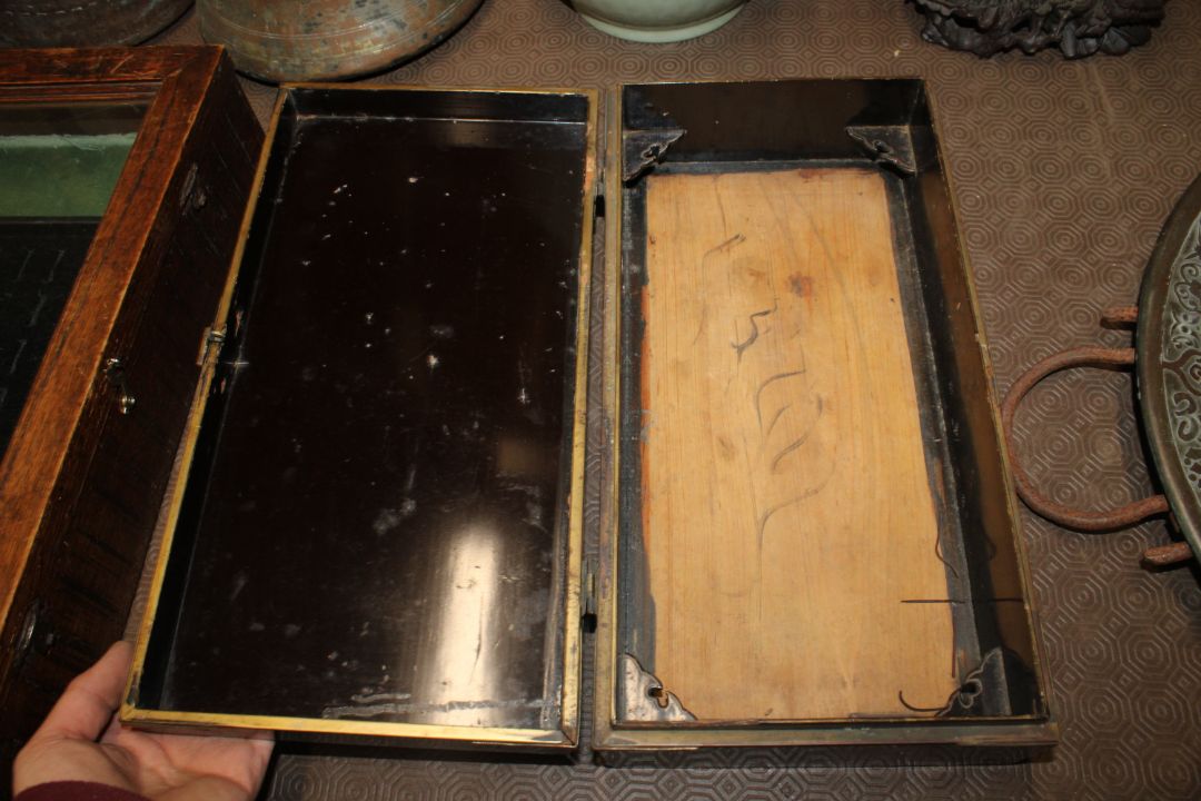 Two oriental lacquered and gilt decorated boxes - Image 14 of 14