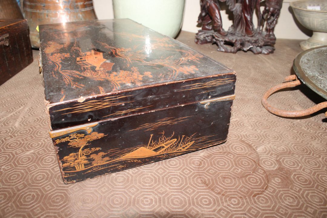 Two oriental lacquered and gilt decorated boxes - Image 11 of 14