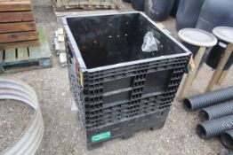 Small Dolav type container.
