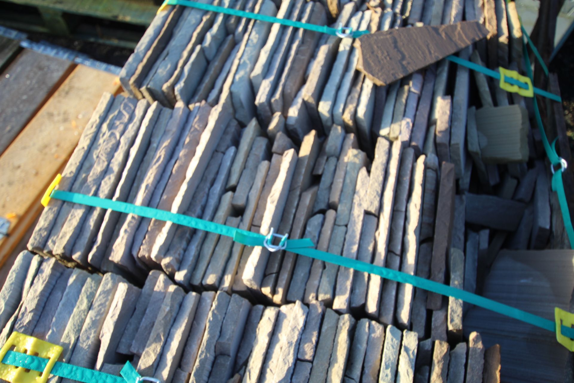 Damaged pallet of Indian Sandstone. V - Image 3 of 3