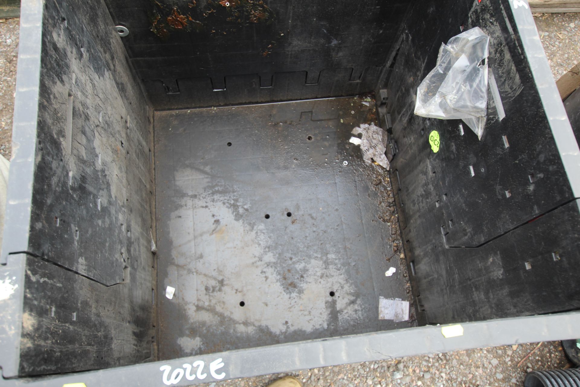 Small Dolav type container. - Image 2 of 2