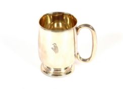 A 20th Century silver tankard by Edwin Viner, having 'Kingfisher' decoration and circular spread