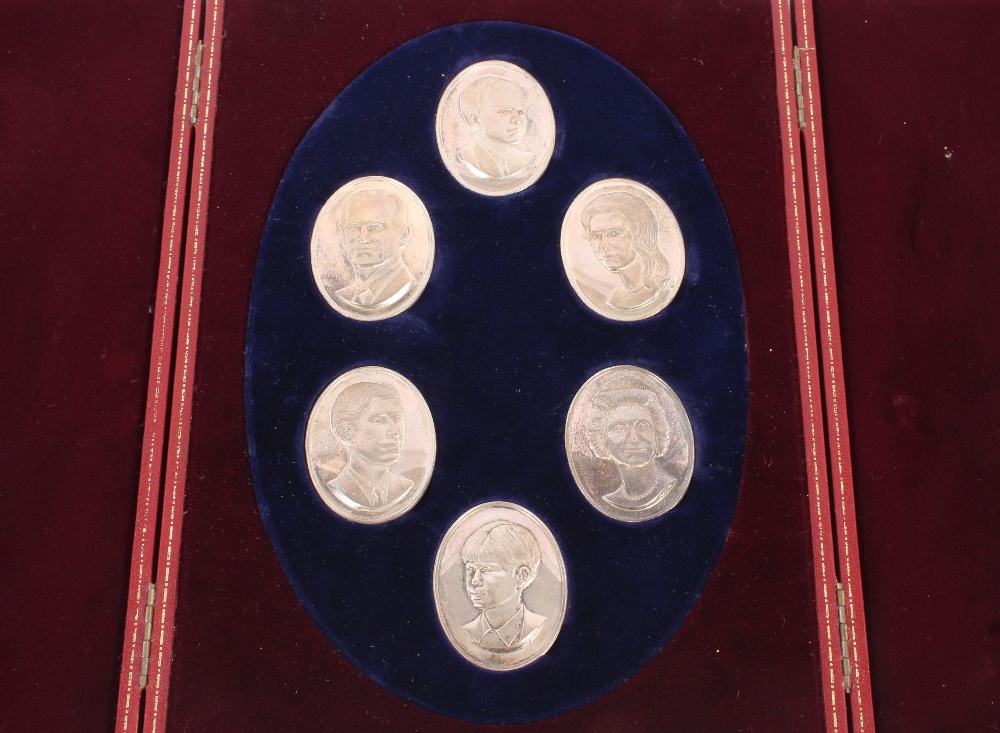 A cased set of six silver medallions depicting The Royal Family, London 1972, 5cm x 4cm, 267gms - Image 3 of 4