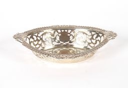 An Edwardian oval silver bon bon dish, with gadrooned border and pierced panels, Chester 1906, 18.