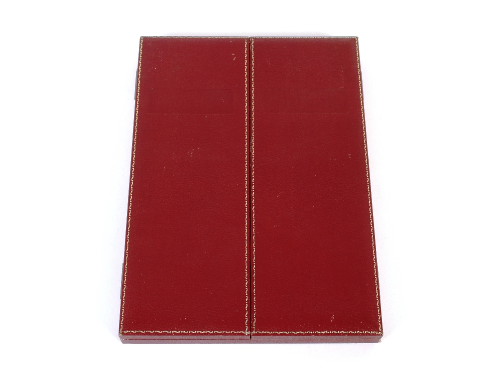 A cased set of six silver medallions depicting The Royal Family, London 1972, 5cm x 4cm, 267gms - Image 2 of 4