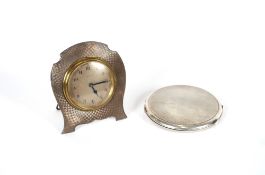 A silver cased Strut clock, with engine turned decoration, Birmingham 1924, enclosing an eight day