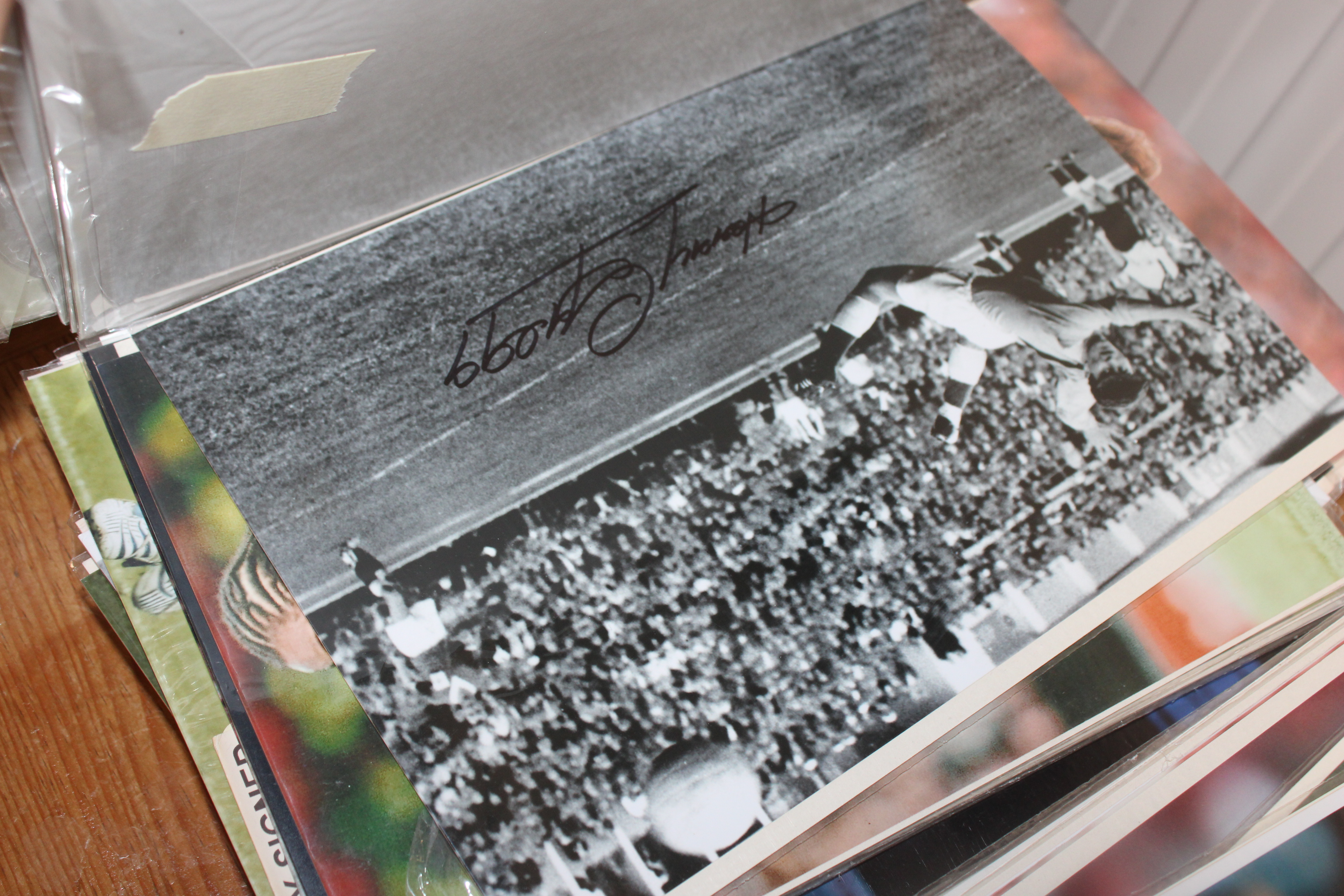 A collection of photographs of footballers - Image 9 of 11