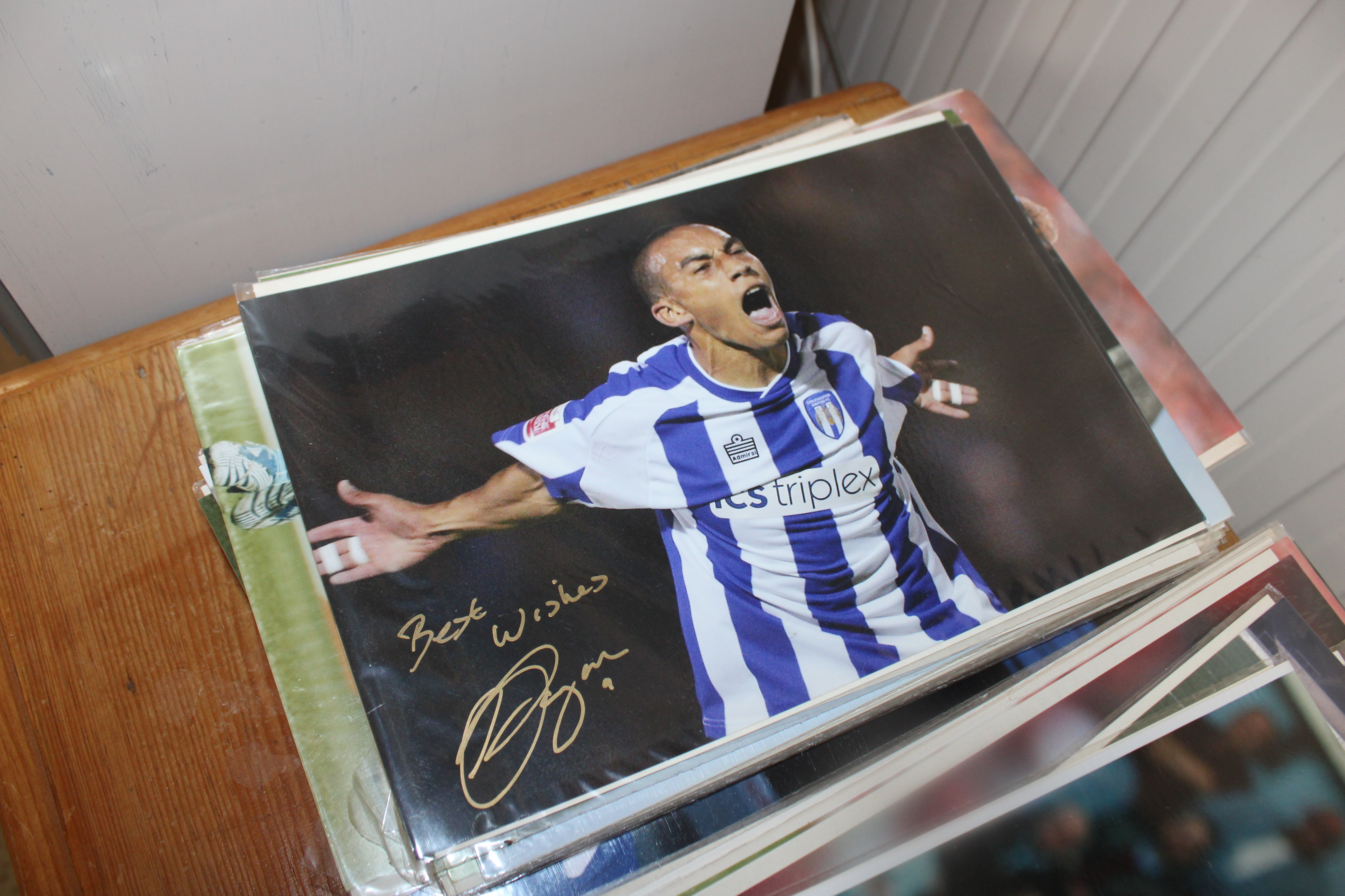 A collection of photographs of footballers - Image 7 of 11