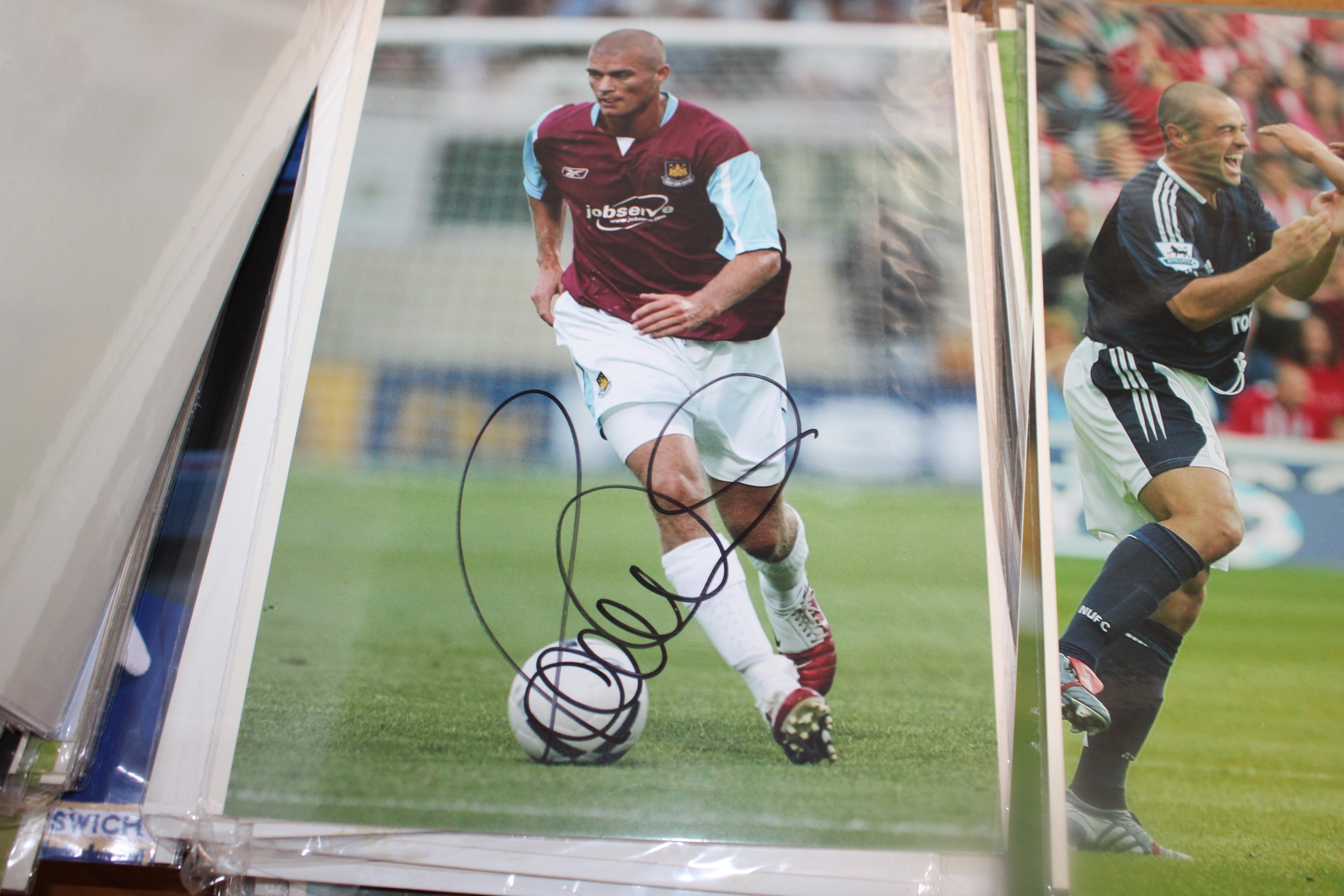 A collection of photographs of footballers - Image 6 of 11