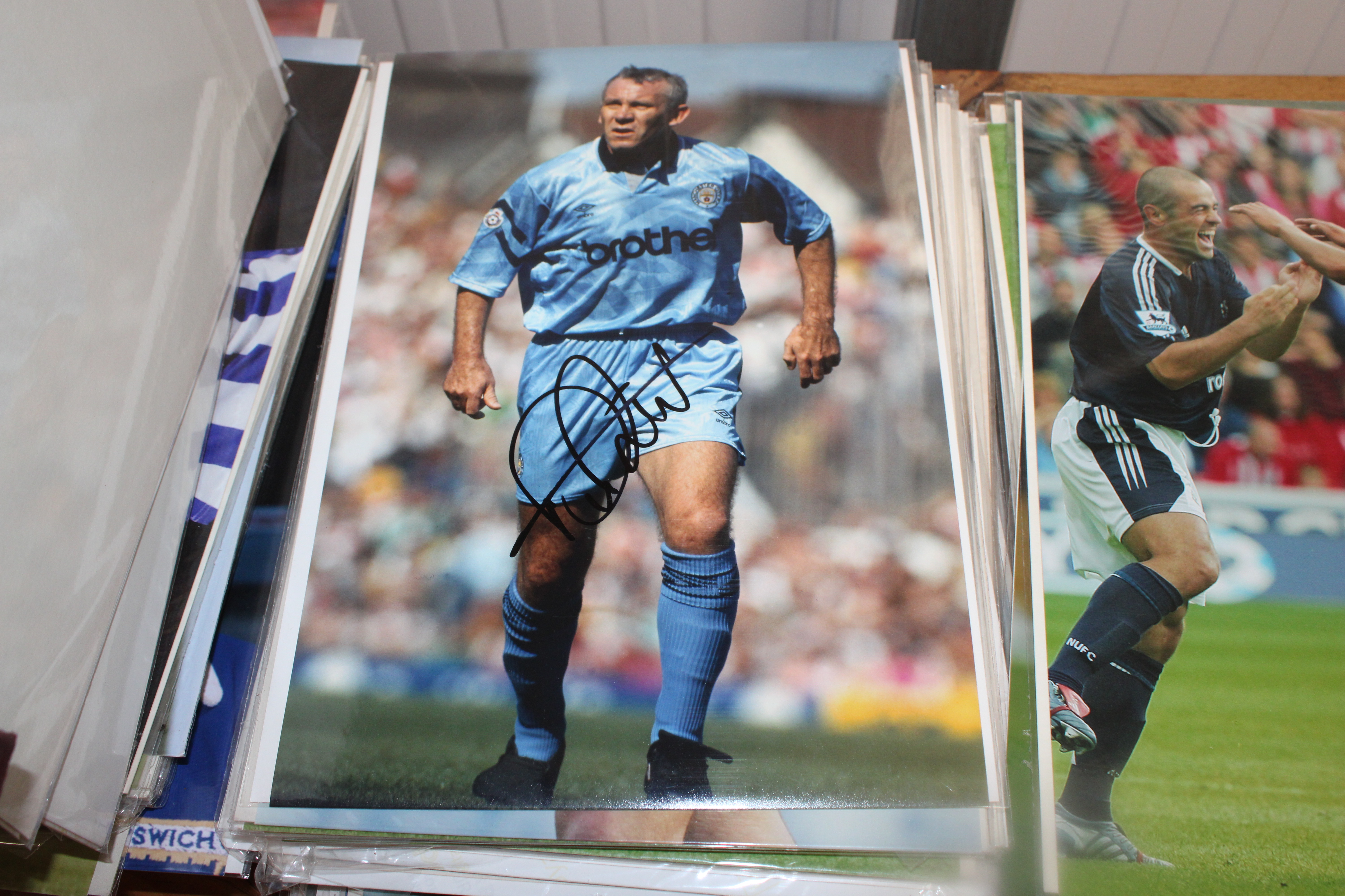 A collection of photographs of footballers - Image 5 of 11