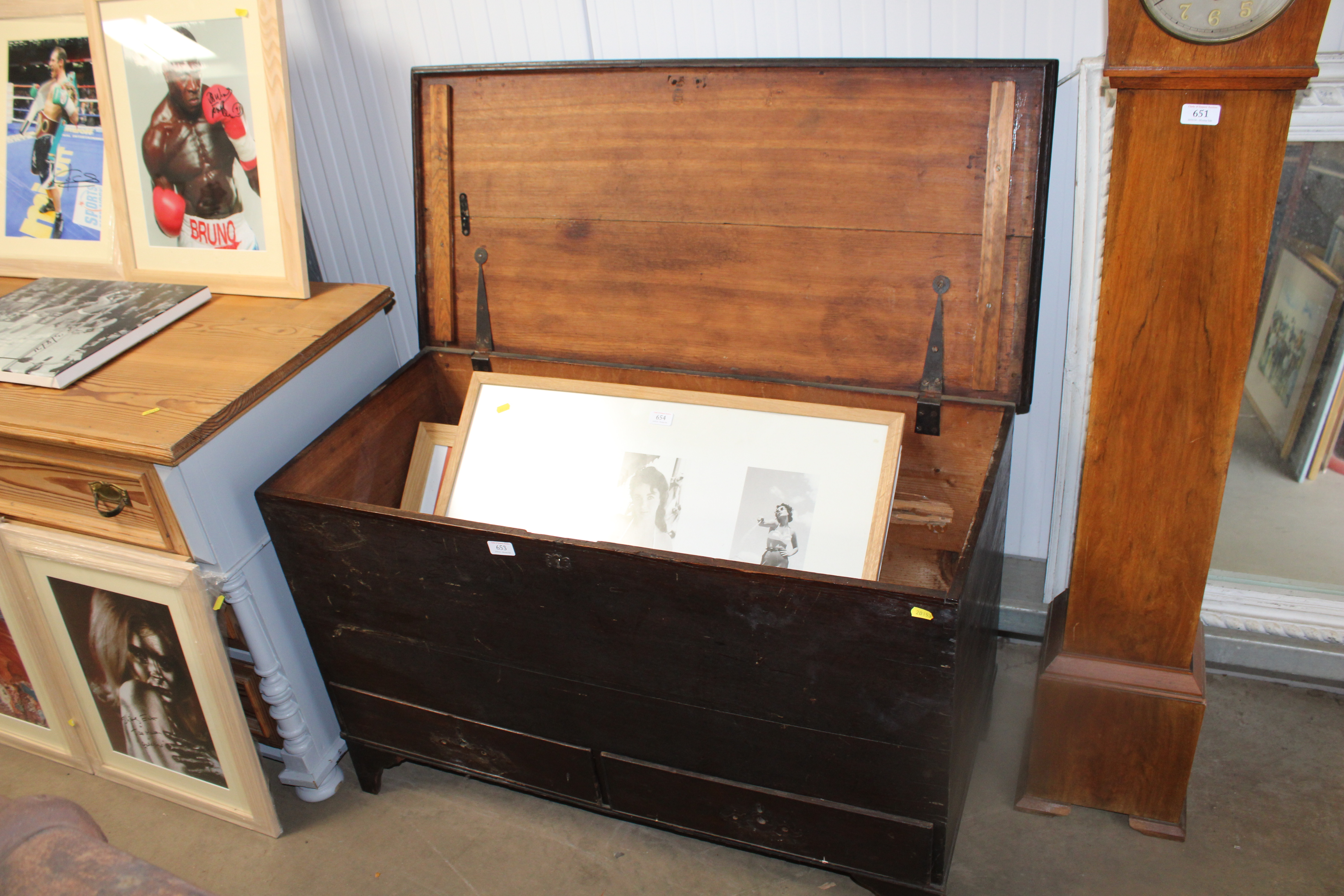 An oak mule chest fitted two drawers lacking handl - Image 2 of 2