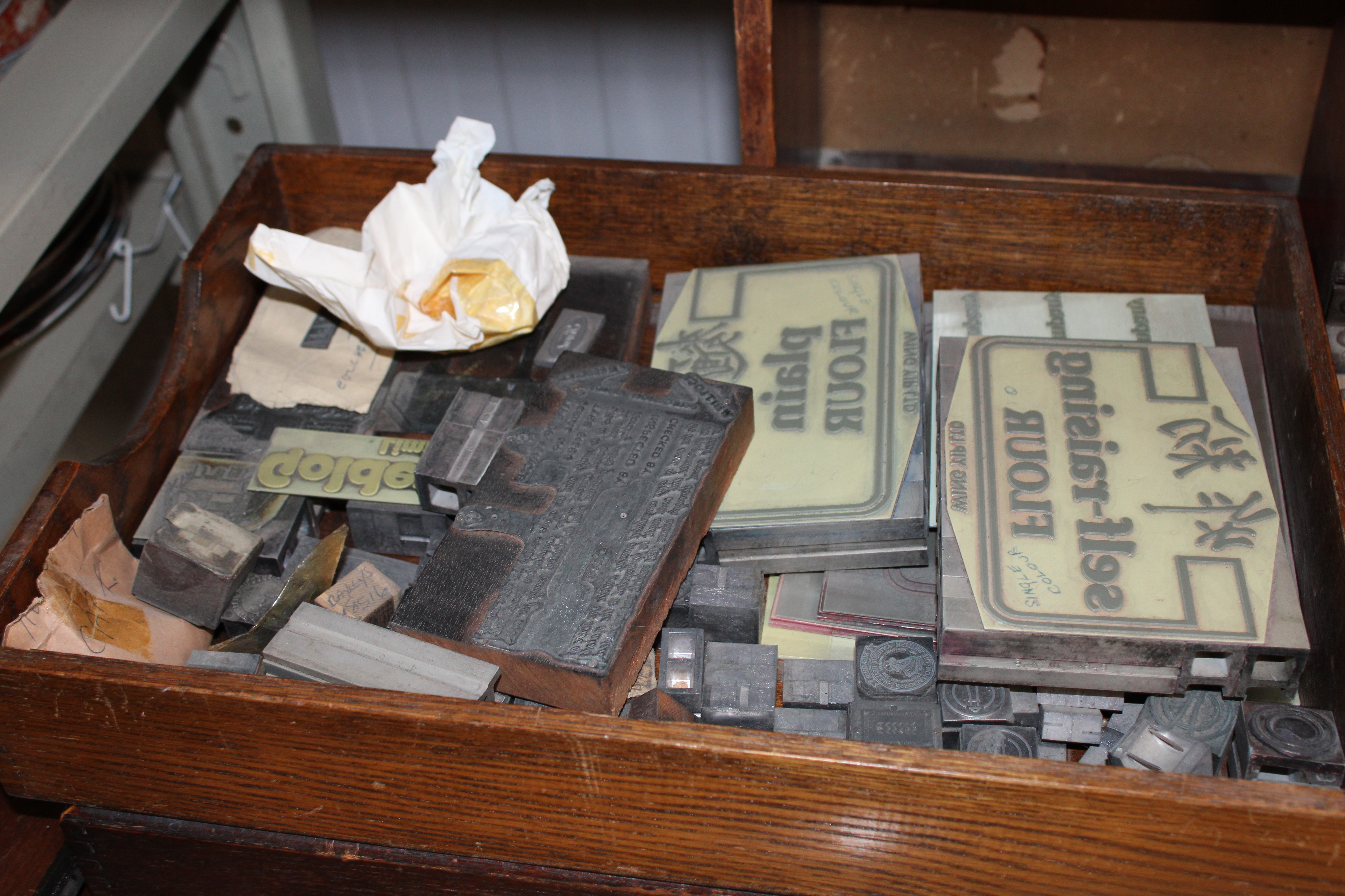 A set of wooden shelves; a quantity of printing bl - Image 3 of 3