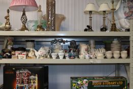 A large quantity of various decorative china to in